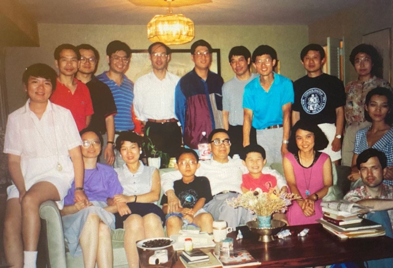 1993吗7月5日,李慎之访美 期间在DC住所与美国所年轻人们团聚 1993吗7月5日,李慎之访美 期间在DC住所与美国所年轻人们团聚