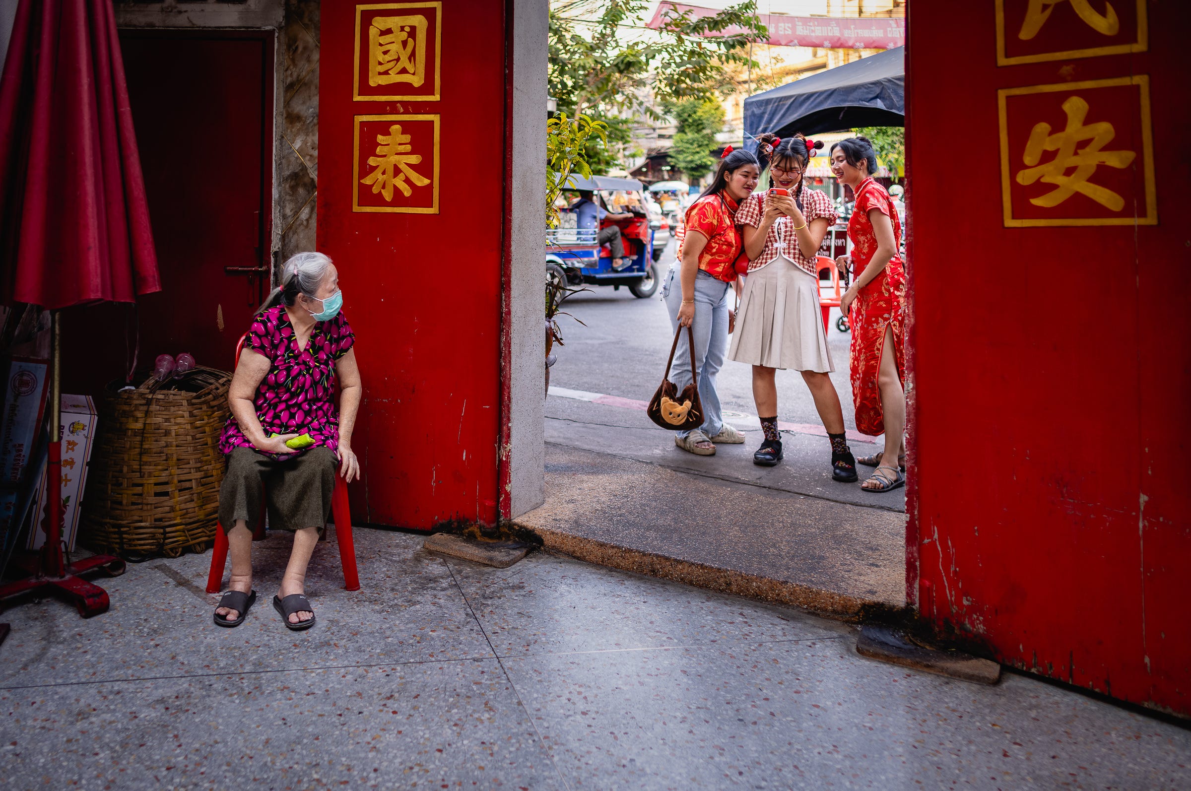 1/125, f/2.4, ISO 64, 28mm