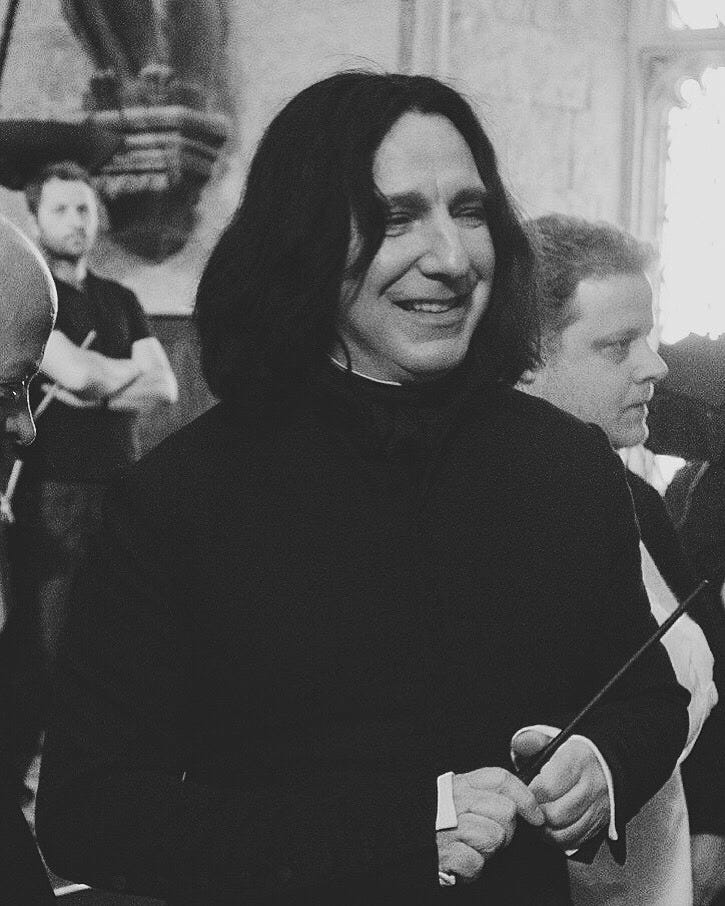 Alan Rickman Severus Rogue souriant LE CASTOR NEWS