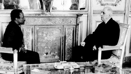 Rencontre d'Omar Bongo, président du Gabon avec le Général De Gaulle à Paris le 5 janvier 1968 (STF / AFP) Rencontre d'Omar Bongo, président du Gabon avec le Général De Gaulle à Paris le 5 janvier 1968 (STF / AFP)