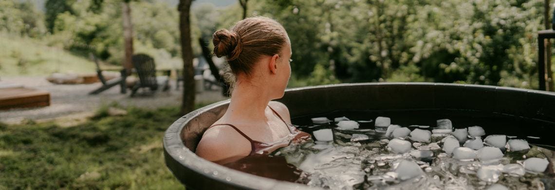 Cold-plunge: los beneficios de sumergirse en agua helada - SHA Magazine