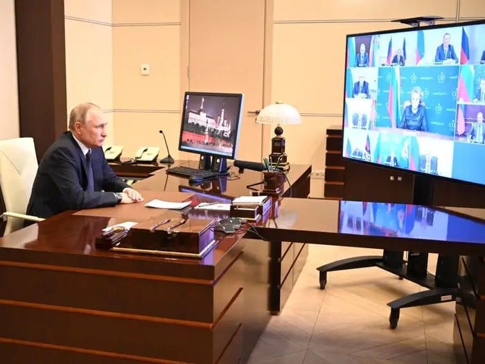 Putin sacked the FSB and put the secretive GRU spy agency in charge of Ukraine intelligence after a string of failures, top Russian journalists say Putin sacked the FSB and put the secretive GRU spy agency in charge of Ukraine intelligence after a string of failures, top Russian journalists say