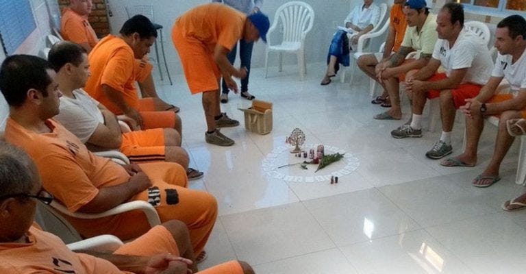 Juízes empregam "constelação familiar" para tratar vícios e recuperar presos