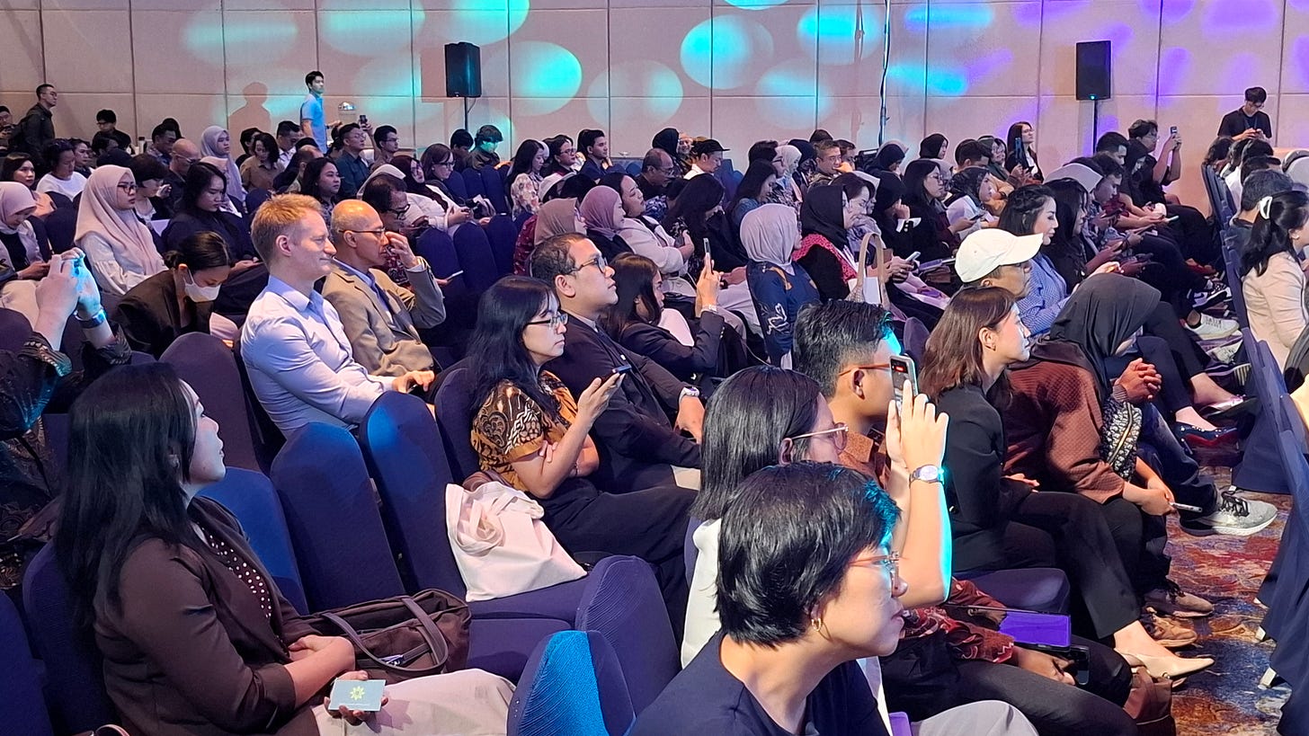 Hundreds of policymakers, business owners, academics, and members of the public attend the 2026 KUMPUL Connect for Change (C4C) event on Tuesday (20/10) in Jakarta. 