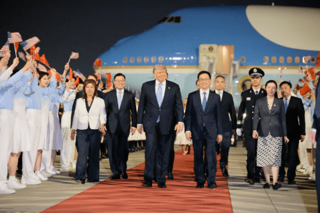 President Trump walking down the red carpet with China's Vice President Han Zheng as he arrives on Air Force One.