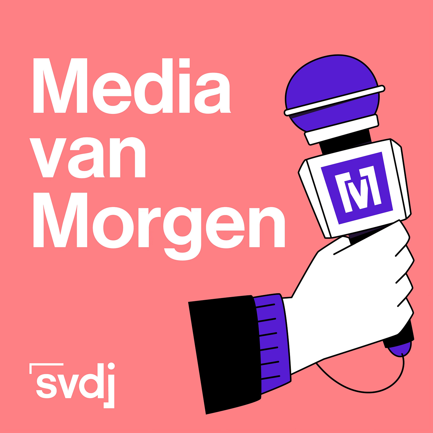 Podcastcover van Media van Morgen op een zalmroze achtergrond. Links staat de titel in grote witte letters. Rechts een geïllustreerde hand in een witte mouw met paarse manchet die een microfoon vasthoudt. Op de microfoon een paars logoblokje met de letter M. Linksonder het logo van het SVDJ (Stimuleringsfonds voor de Journalistiek) in wit
