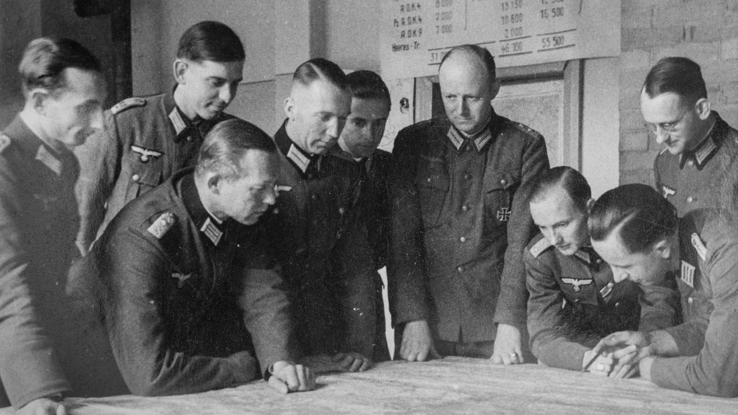 Tresckow (4th from right) gathered Hitler opponents around him in Army Group Center: In the picture, Ewald-Heinrich von Kleist can be seen to his left, Fabian von Schlabrendorff on the far right Tresckow (4th from right) gathered Hitler opponents around him in Army Group Center: In the picture, Ewald-Heinrich von Kleist can be seen to his left, Fabian von Schlabrendorff on the far right