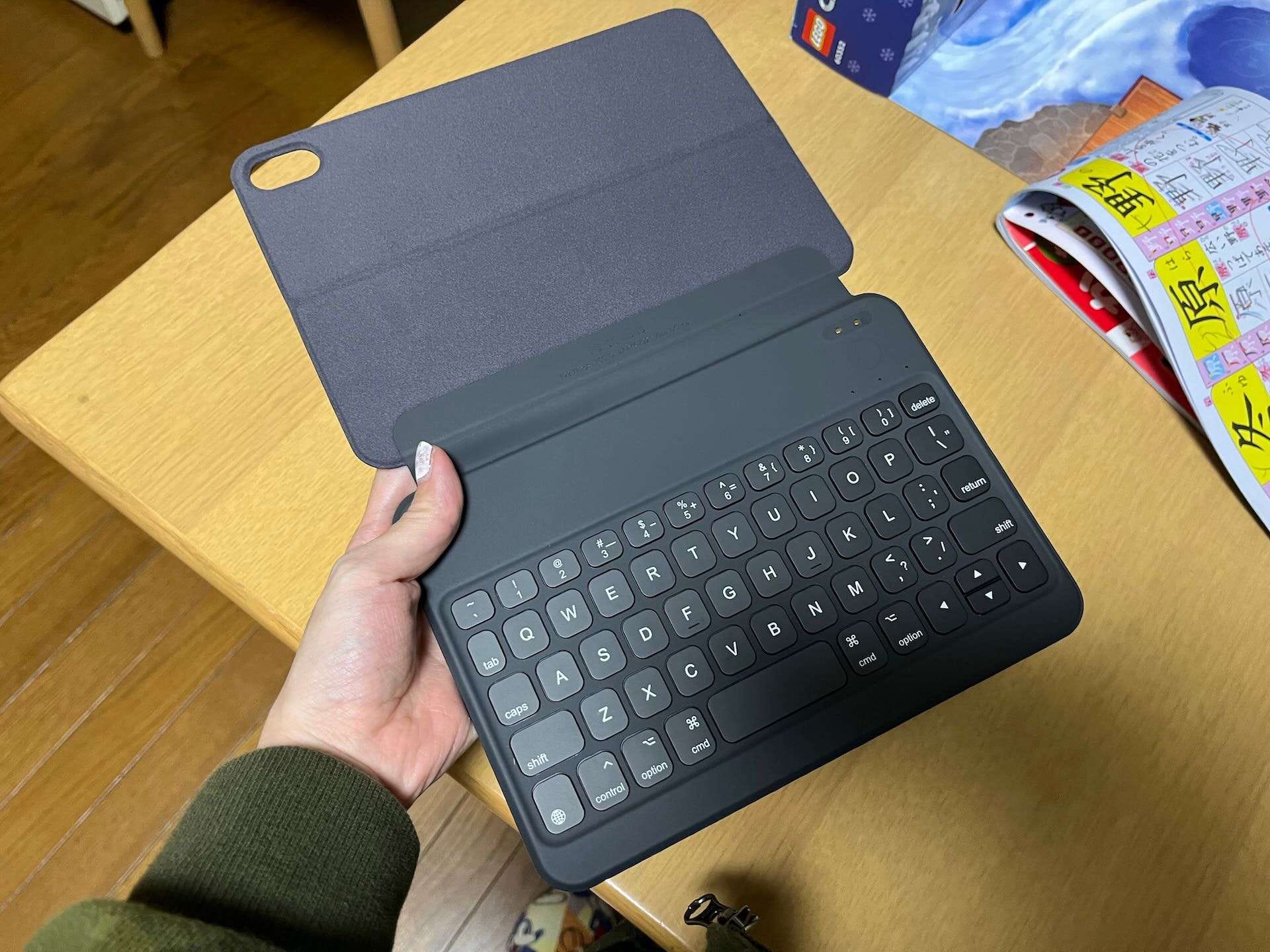 74：iPadアクセサリーはマグネットでの簡単着脱システムが重要 - by