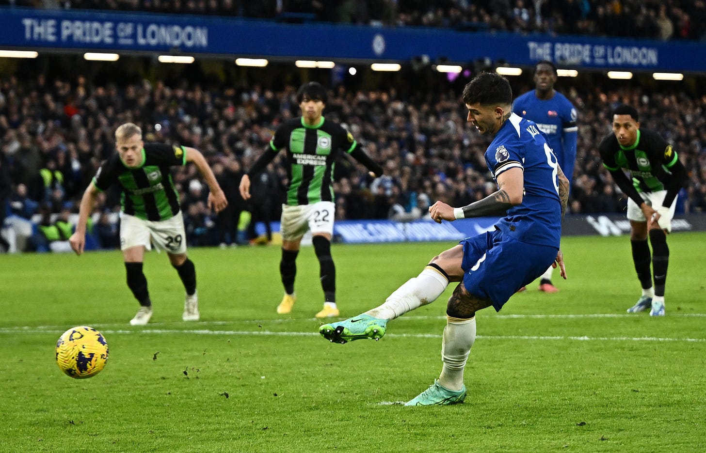 Fernandez double helps 10-man Chelsea to 3-2 win over Brighton | Reuters Fernandez double helps 10-man Chelsea to 3-2 win over Brighton | Reuters