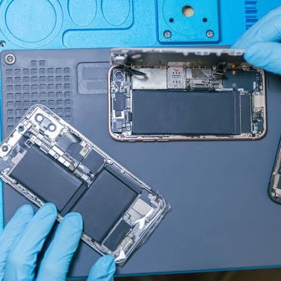 Fast & Quality Repair For all iPhone generations: Broken Screens, LCD, Glass,  Battery, Water Damage
