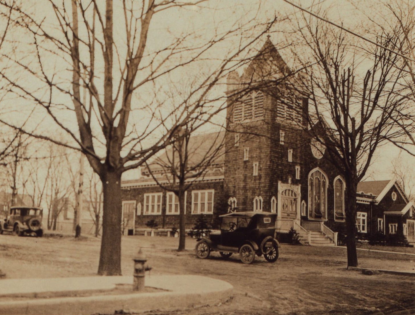 First Presbyterian Church of Springfield c. 1920s. NYPL.