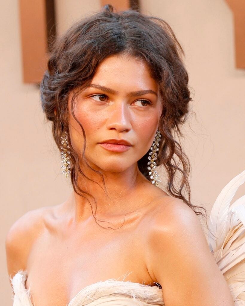 zendaya usando maquiagem clean girl na press tour de "Odisséia"