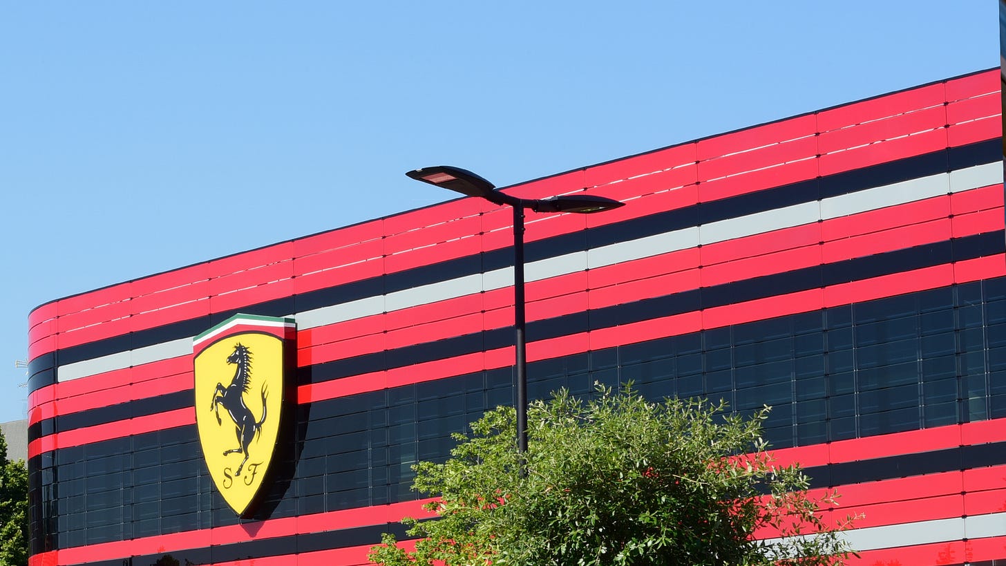 Éclairage routier à LED de Maranello siège de Ferrari | AEC Illuminazione