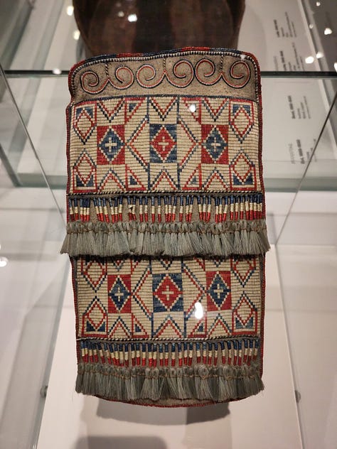 Vues de l'exposition "Voix autochtones d'aujourd'hui" au Musée McCord-Stewart, Montréal, 2023.