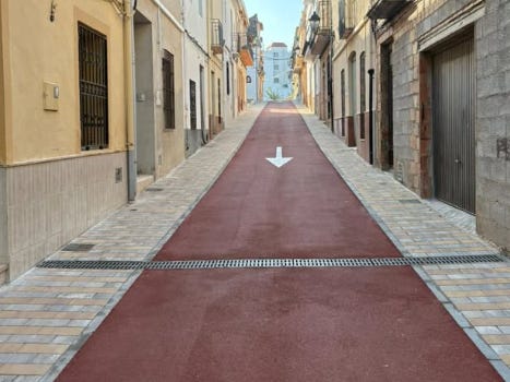 Orba, pionnière contre le réchauffement : L’asphalte rouge qui change tout Orba, pionnière contre le réchauffement : L’asphalte rouge qui change tout