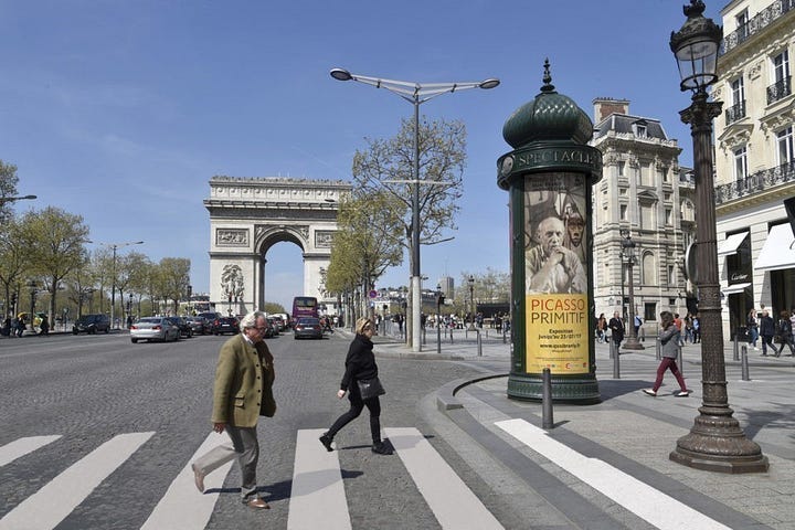 Fontaine Wallace (Ville de Paris) - Banc Davioud (Bigmammy)- Colonne Morris (@JC Decaux)