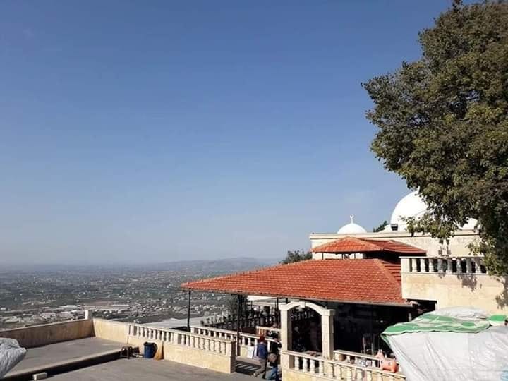 No photo description available.