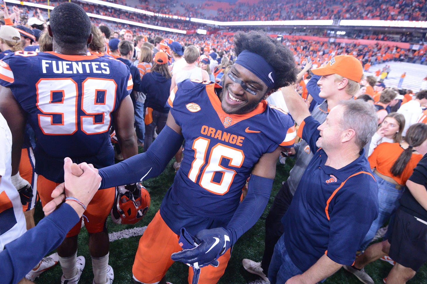 Wisconsin football; Badgers re-land Syracuse transfer Leon Lowery Wisconsin football; Badgers re-land Syracuse transfer Leon Lowery