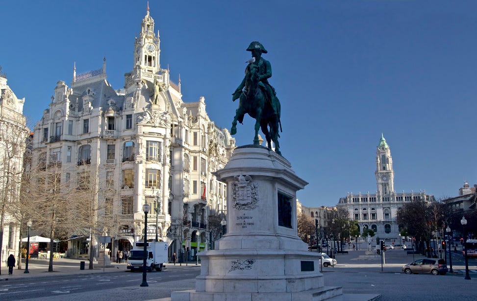 Explore Avenida dos Aliados: Porto's Iconic Heart & Highlights Explore Avenida dos Aliados: Porto's Iconic Heart & Highlights