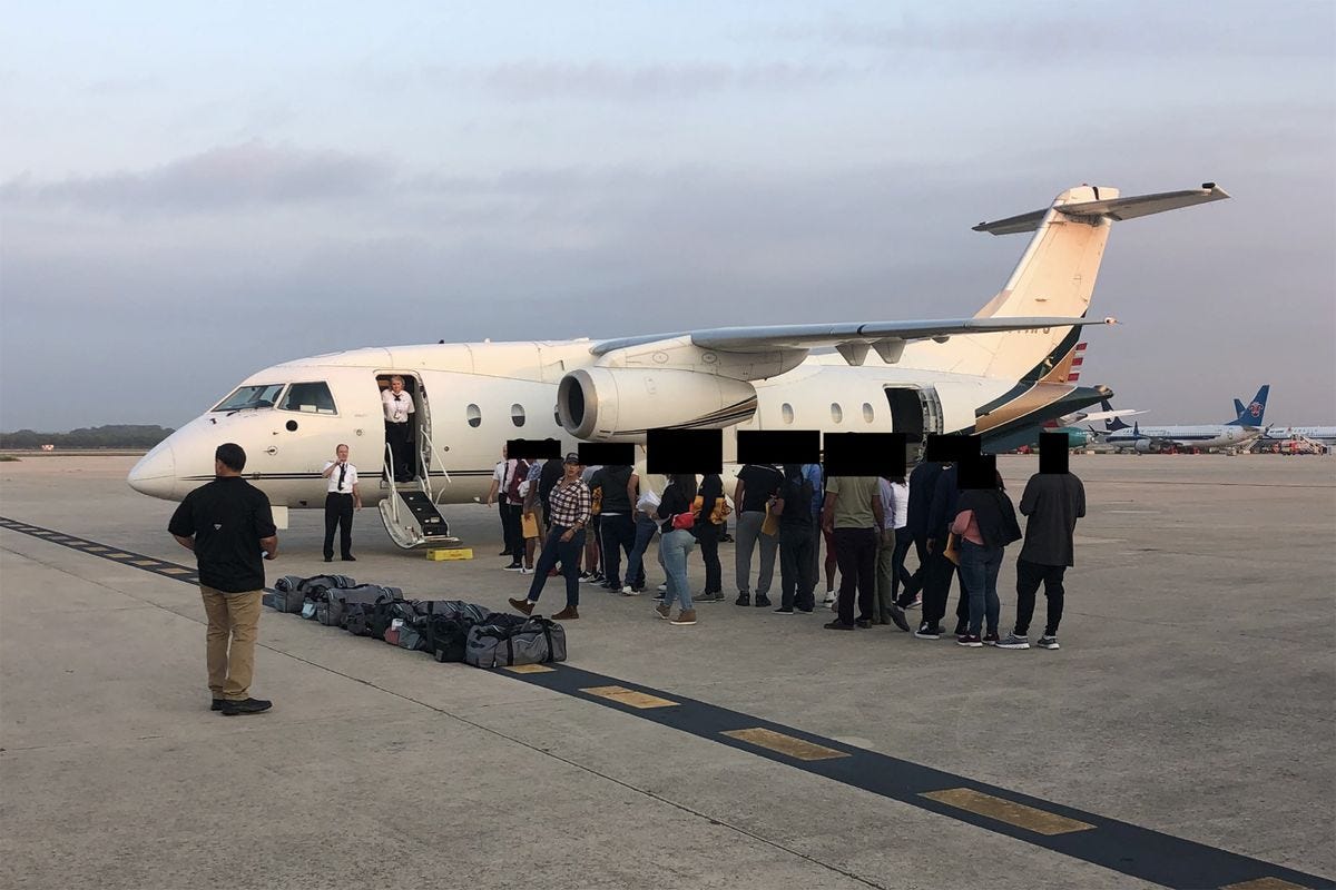 DeSantis Chief of Staff Planned Migrant Flights, Documents Show - Bloomberg