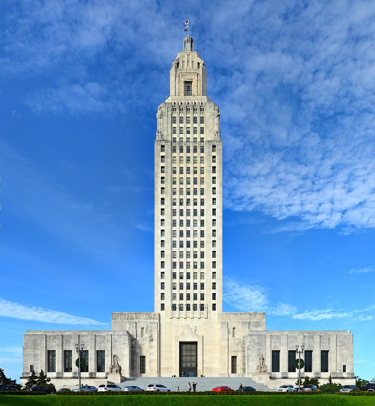 Photo: Chrismiceli / Wikimedia Commons (CC0) Louisiana State Capitol in Baton Rouge .