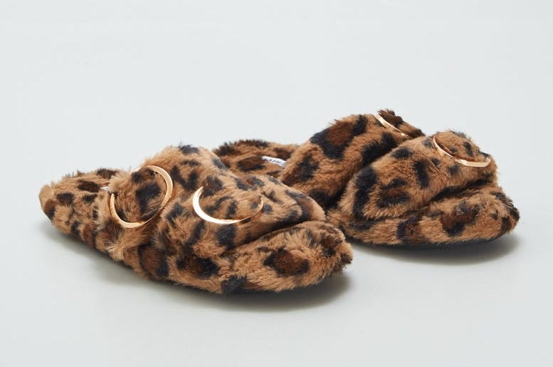 Chaussons en fourrure léopard léopard - Kiabi