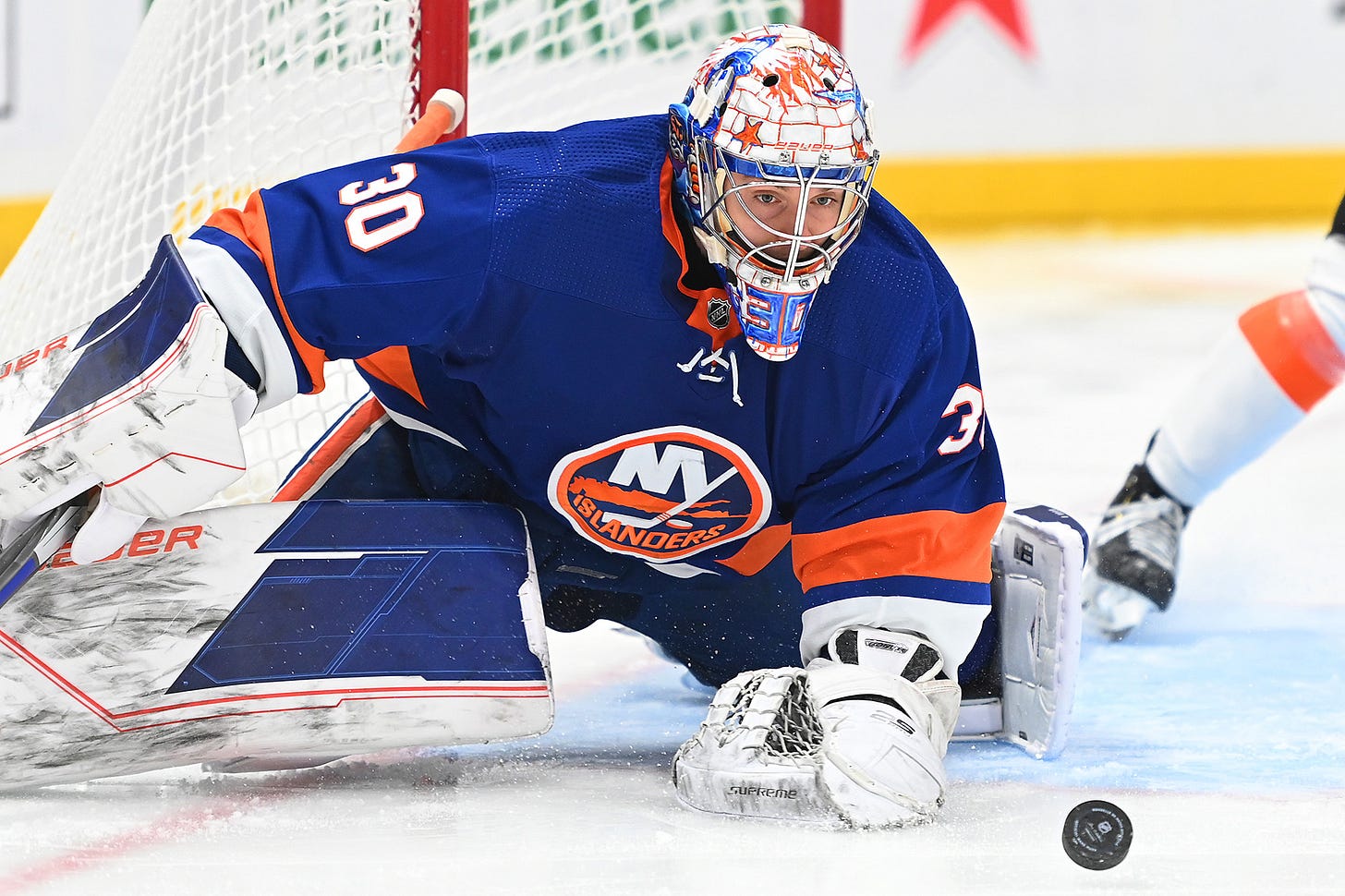 Ilya Sorokin bails out Islanders in needed win over Flyers Ilya Sorokin bails out Islanders in needed win over Flyers