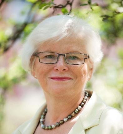 En bild som visar person, träd, utomhus, har på sig
Automatiskt genererad beskrivning En bild som visar person, träd, utomhus, har på sig
Automatiskt genererad beskrivning