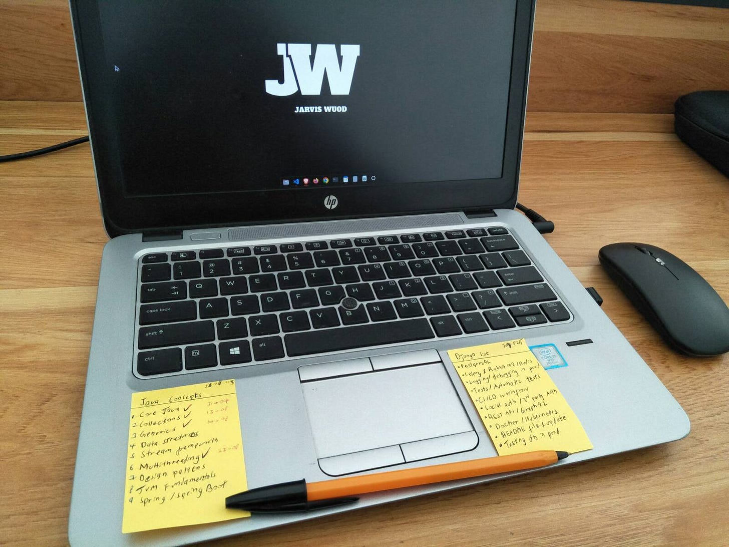 jarvis_wuod_laptop_with_a_mouse_on_table