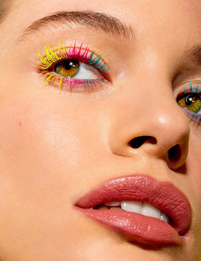 Tendência Rímel Colorido: A Tendência de Beleza que Está Dominando 2025