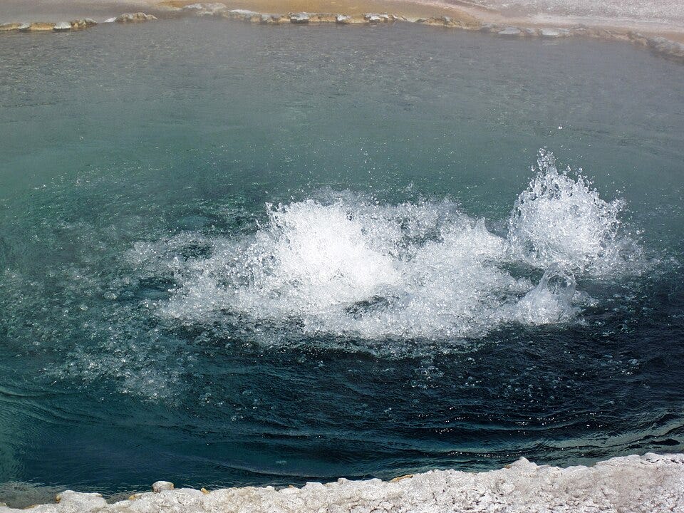 File:Crested Pool vigorous boiling (15 August 2015) 5.jpg