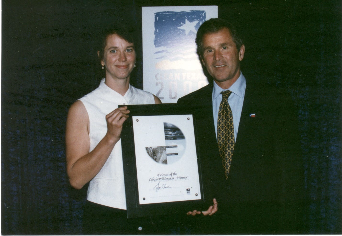 A person and person holding a plaque

AI-generated content may be incorrect.