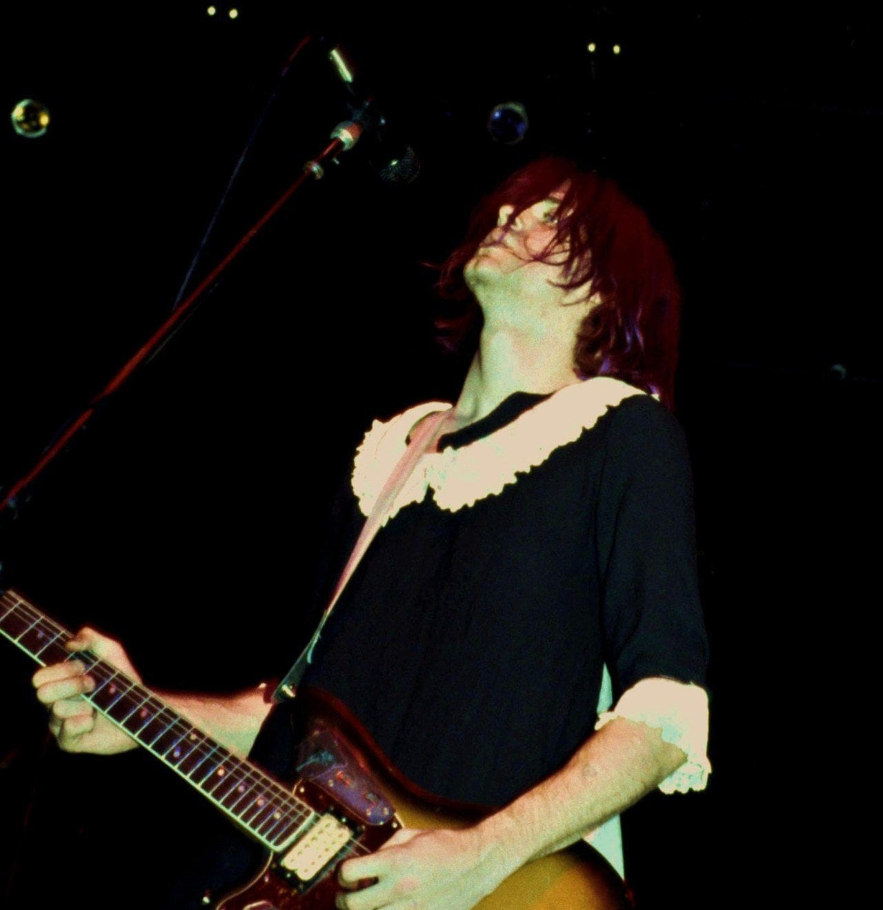Kurt Cobain sporting red hair at the LA Sports Arena in California, December 27th, 1991. : r/Nirvana