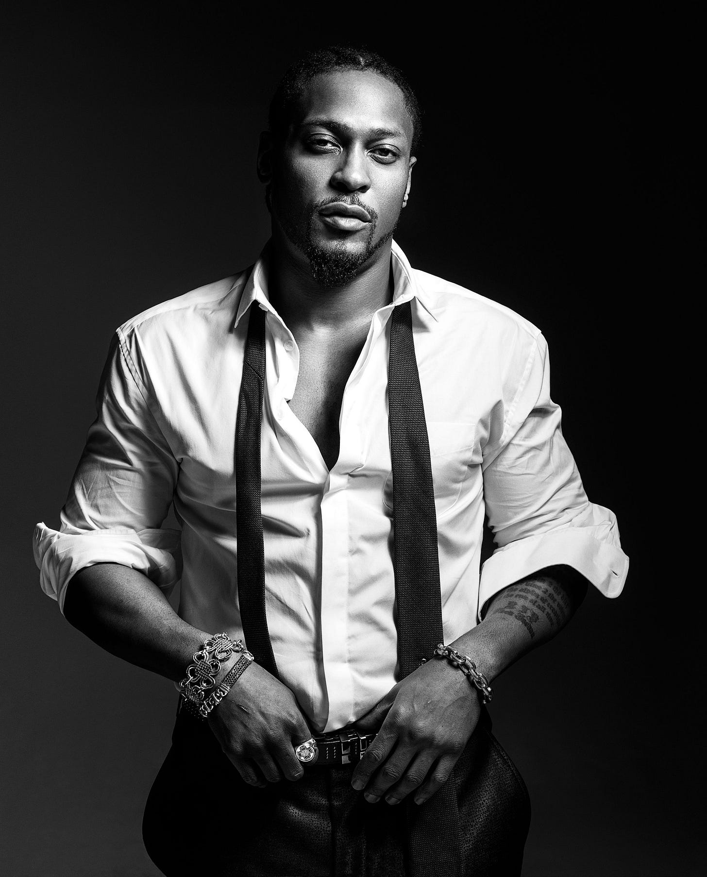 Blackandwhite portrait of DAngelo.
