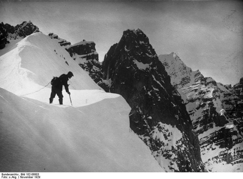 Bundesarchiv, Bild 102-08803 / CC-BY-SA 3.0, CC BY-SA 3.0 DE , via Wikimedia Commons