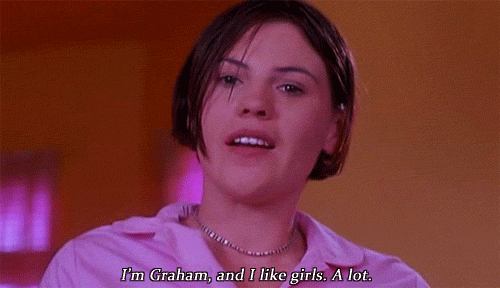 Graham dizendo "eu sou a Graham. Eu gosto de garotas. Muito!"