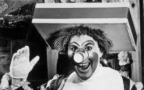 EL PRIMER ANUNCIO DE MCDONALDS DABA MIEDO. | EL PRIMER ANUNCIO DE MCDONALDS  DABA MIEDO. | By Publi/CAR | Facebook