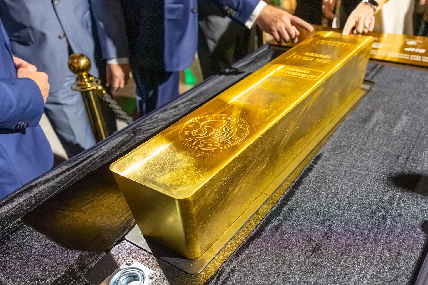 World's largest gold bar unveiled at Perth Mint - Government House Western  Australia