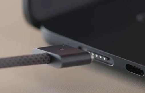 A close up of a cord

Description automatically generated