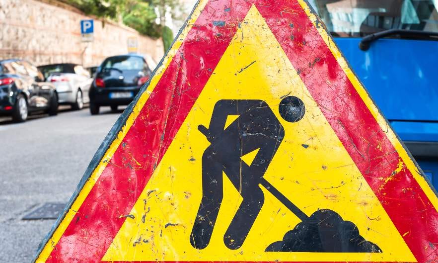 Road Construction Signs – Meaning & Safety Tips - DriveeUAE Road Construction Signs – Meaning & Safety Tips - DriveeUAE