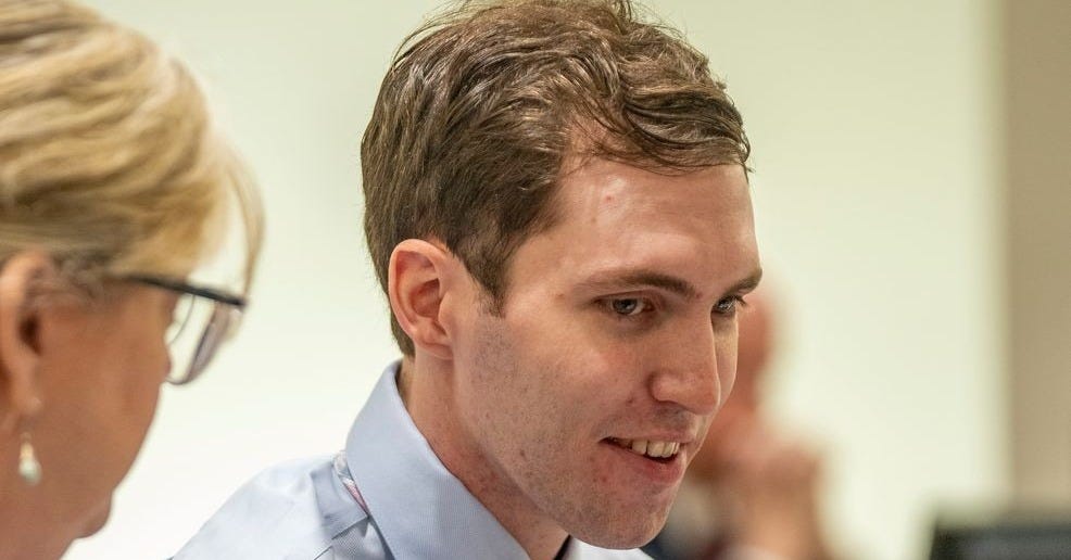 Body language expert analyzes Tyler Robinson during first in-person court  appearance