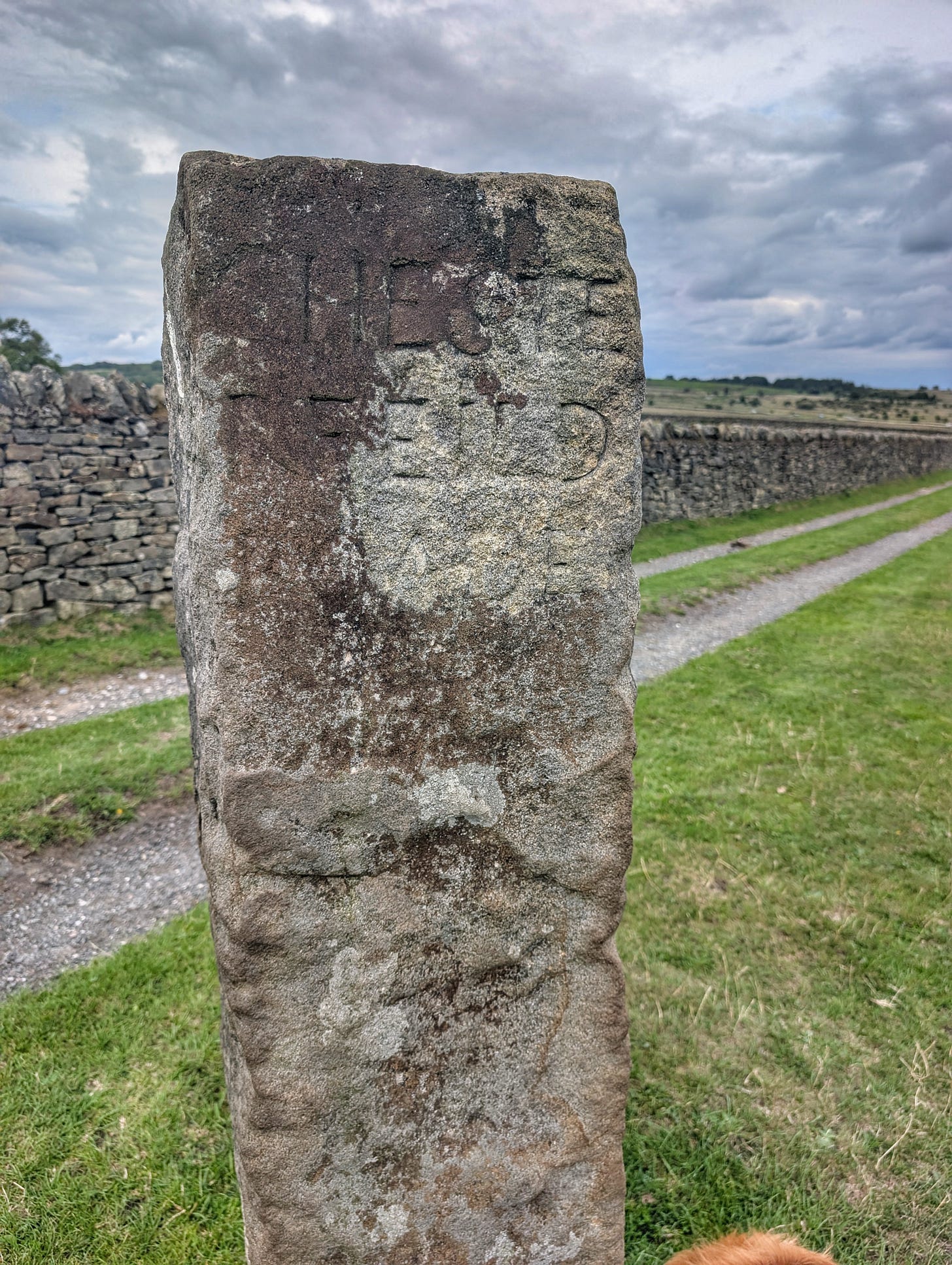 Closeup of the guide stoop near Eaglestone flat