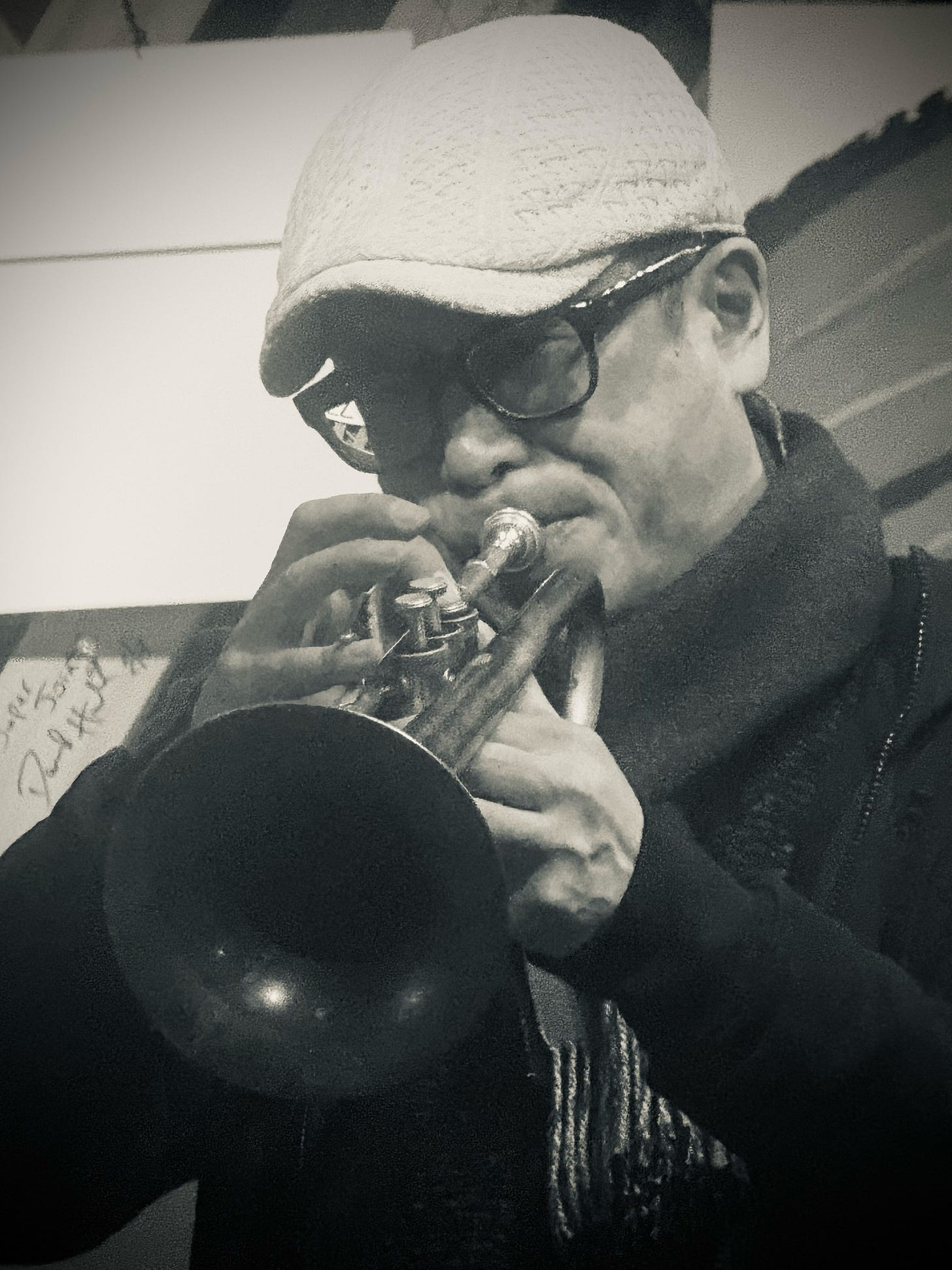 A person playing a trumpet

AI-generated content may be incorrect.