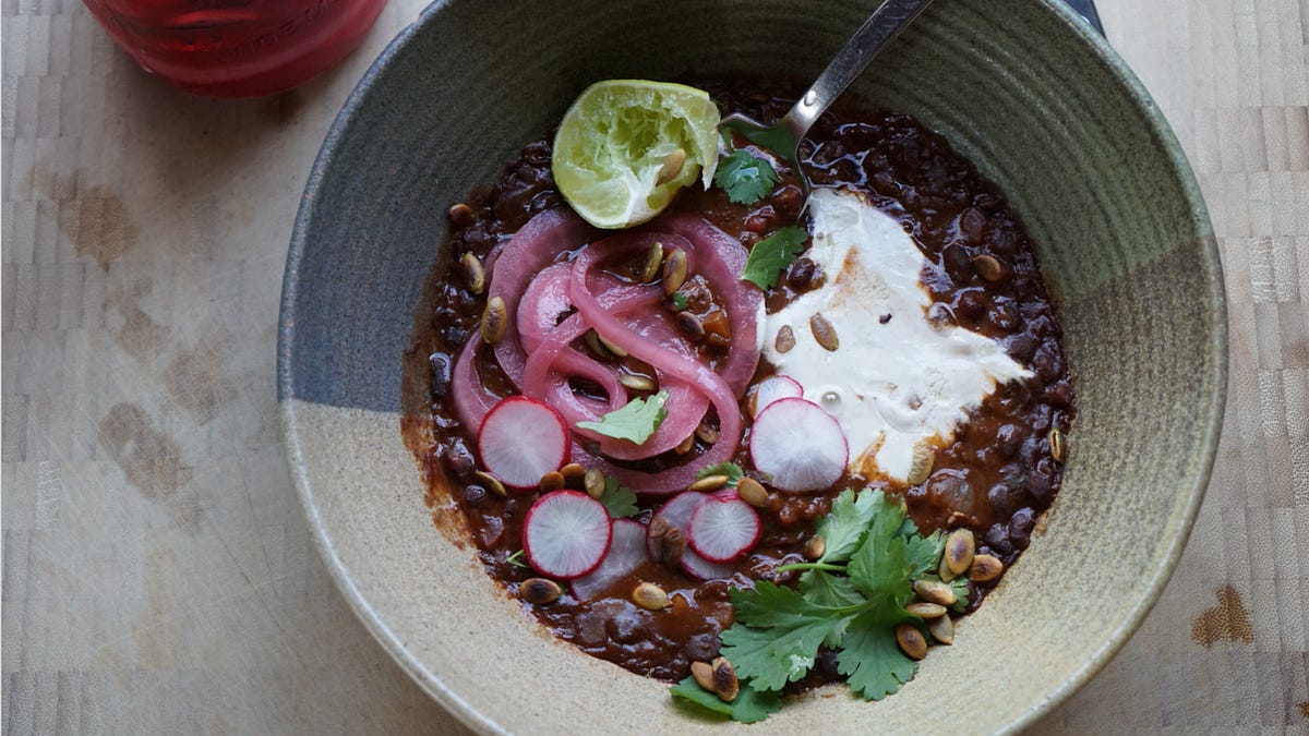 black bean chili - by Amanda Leigh - Mama Eats
