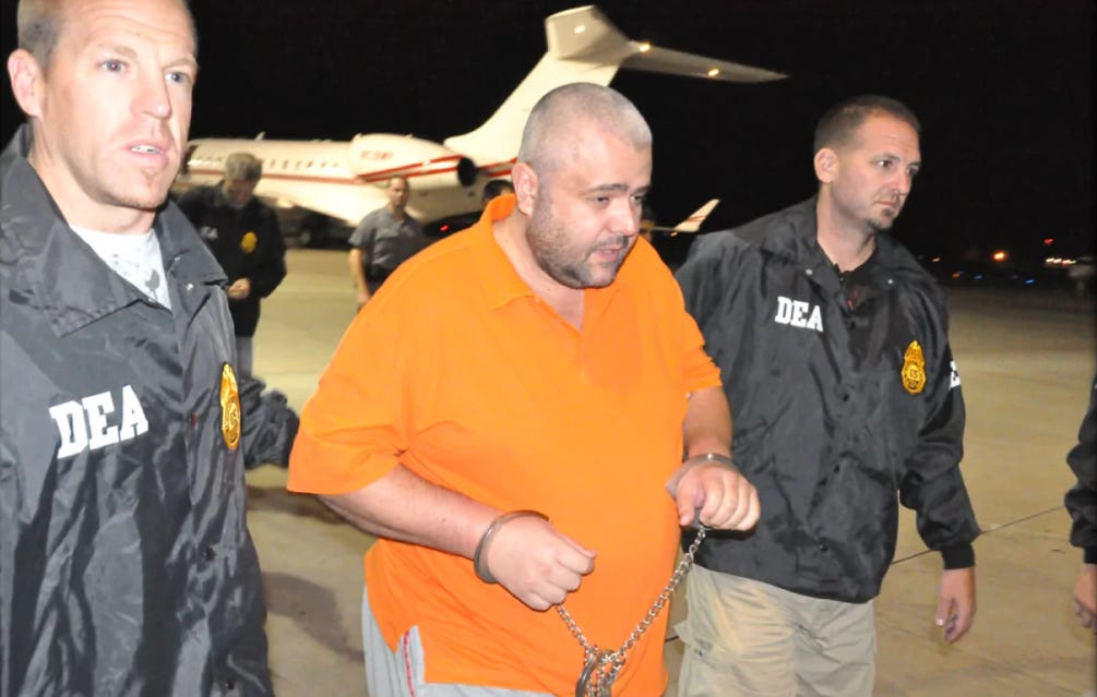 File:Paul Le Roux being escorted by DEA agents 2.png - Wikimedia Commons