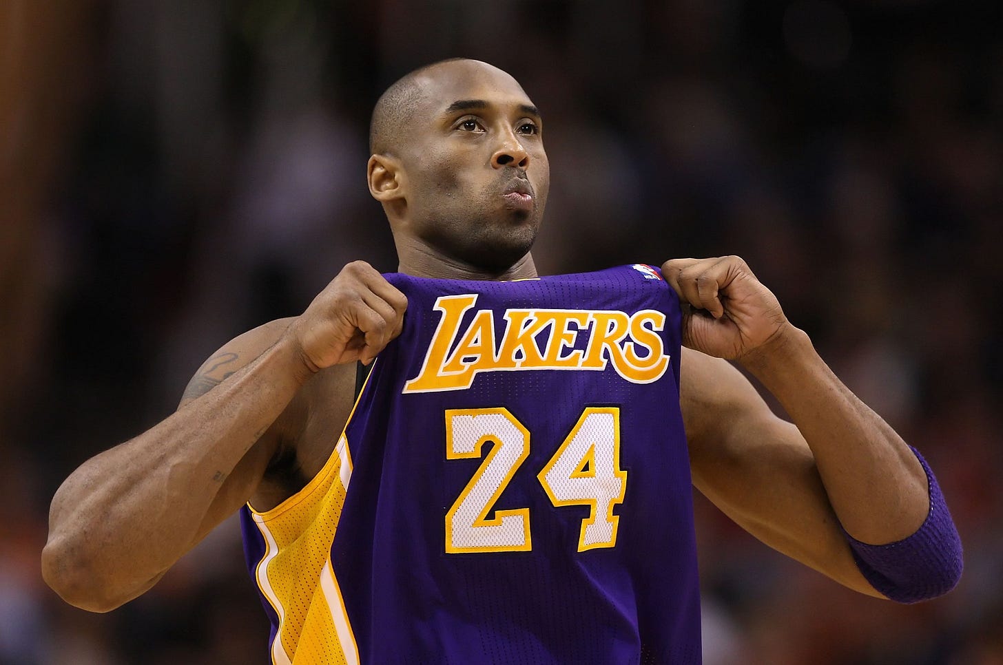 Kobe Bryant dies in a helicopter crash. The ex-LA Lakers star was 41. | Vox Kobe Bryant dies in a helicopter crash. The ex-LA Lakers star was 41. | Vox