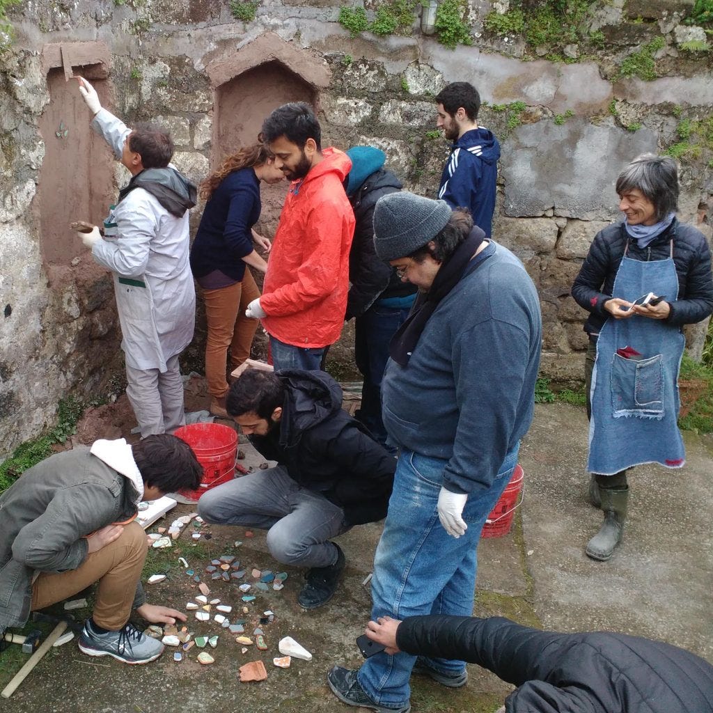 Building traditional garden wall, Sorrento, Italy. Courtesy BuildingBeauty.org Building traditional garden wall, Sorrento, Italy. Courtesy BuildingBeauty.org