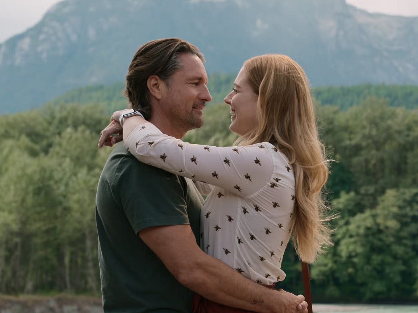 <p>Jack (Martin Henderson) y Mel (Alexandra Breckenridge) disfrutan la vista en Virgin River</p> <p>Jack (Martin Henderson) y Mel (Alexandra Breckenridge) disfrutan la vista en Virgin River</p>