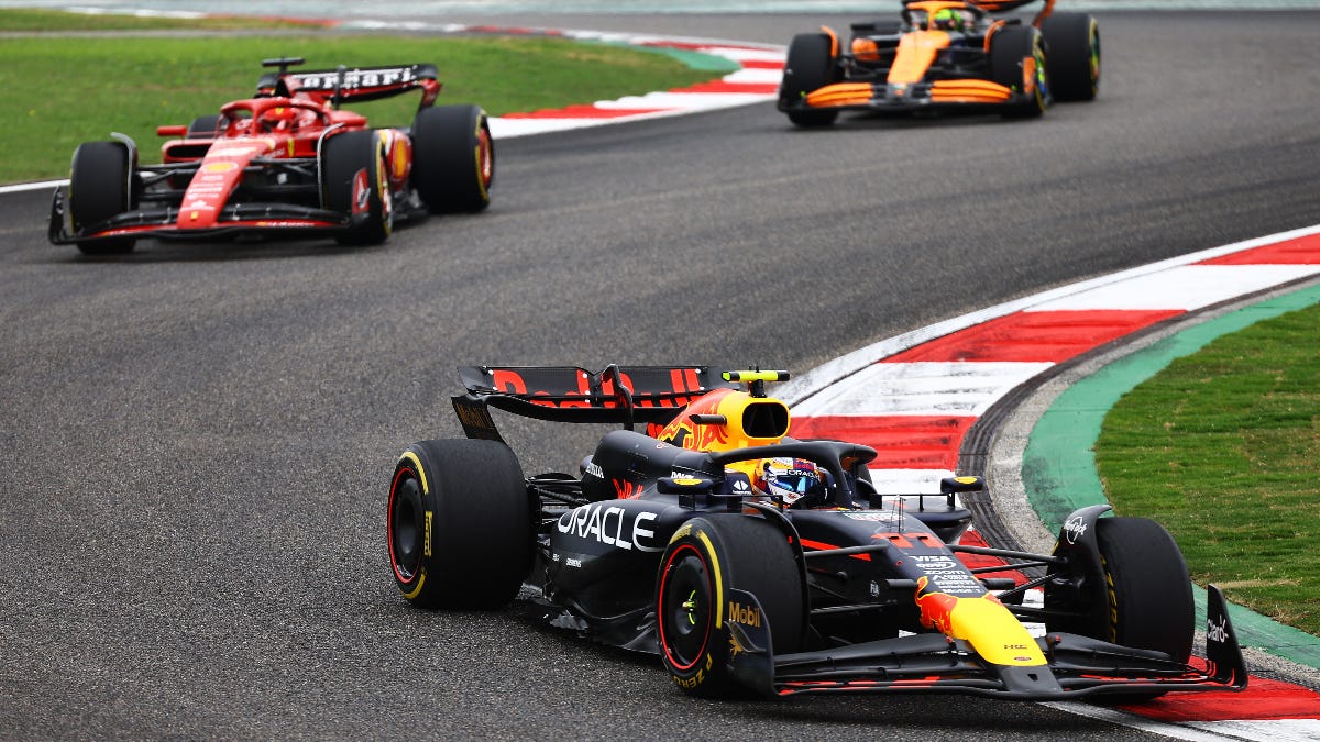 Checo Pérez tuvo un increíble rebase para terminar en el top 3 del sprint del GP de China, de la F1 2024