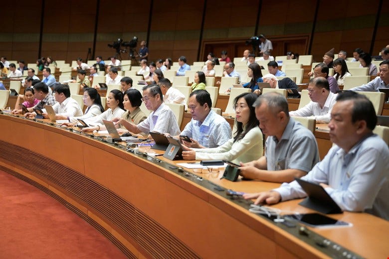 Các đại biểu bấm nút biểu quyết thông qua Nghị quyết về Chương trình giám sát của Quốc hội năm 2026. Các đại biểu bấm nút biểu quyết thông qua Nghị quyết về Chương trình giám sát của Quốc hội năm 2026.
